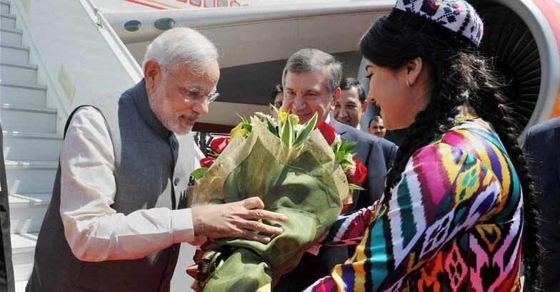 Modi-welcomed-Airport