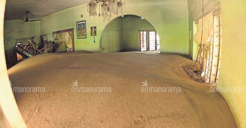 Kerala rain fury: Focus on cleaning houses and public places Kerala rain fury: Focus on cleaning houses and public places