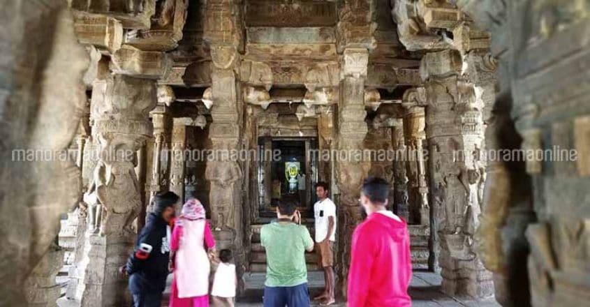 lepakshi-temple-inside-view