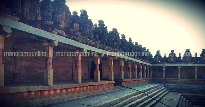 bhoghanadishwara-pond-side bhoghanadishwara-pond-side