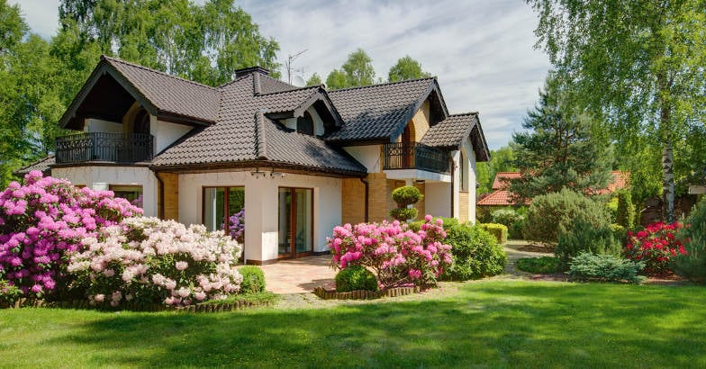 Elegant new villa with backyard Elegant new villa with backyard