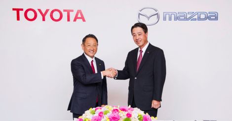 Signing of partnership agreement between Mazda and Toyota