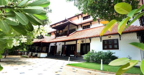 modern-tharavad-mankav-exterior