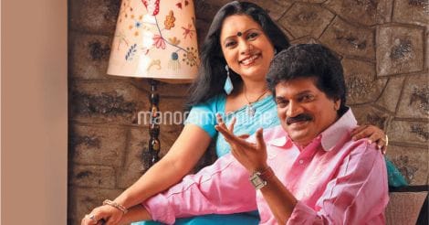 mg-sreekumar-with-wife