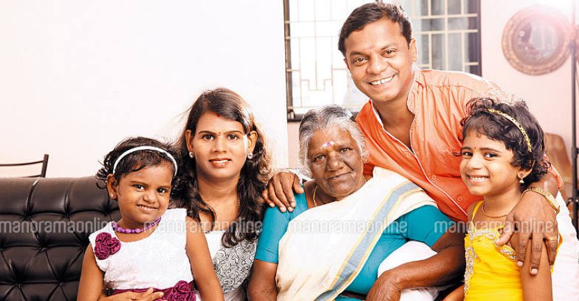 dharmajan-with-family