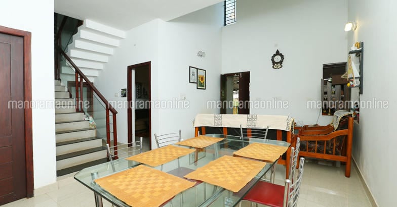 25-lakh-home-calicut-dining 25-lakh-home-calicut-dining