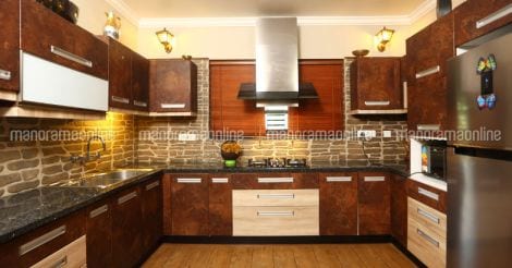 kerala-luxury-house-kutiadi-kitchen