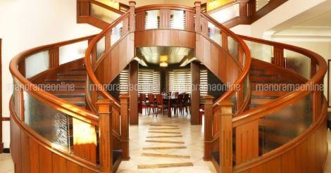 kerala-luxury-house-kutiadi-stair
