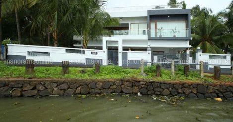 canal-house-thrissur-view