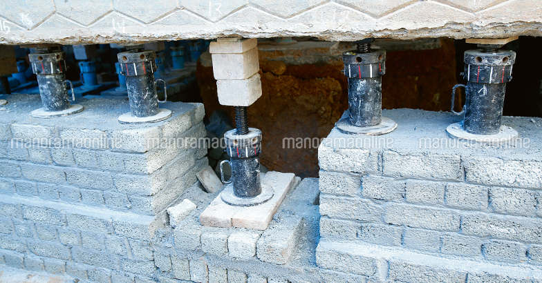 house-lifting-using-screws house-lifting-using-screws