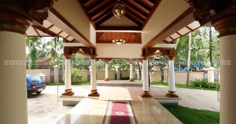 luxury-kerala-home-foyer