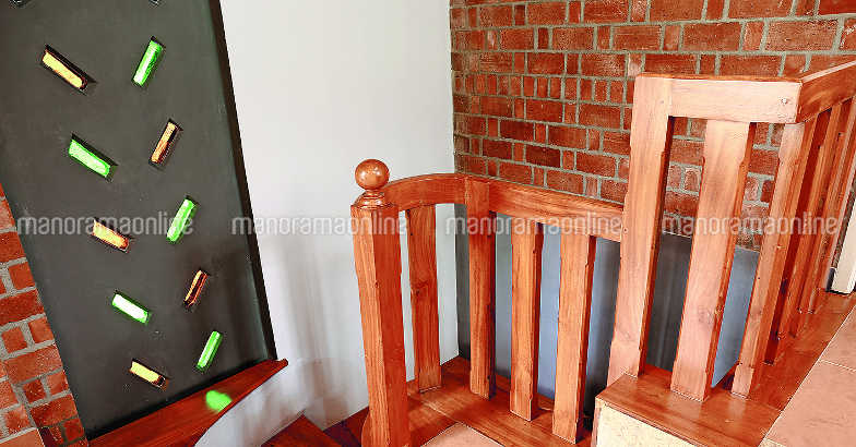28-lakh-house-stair 28-lakh-house-stair