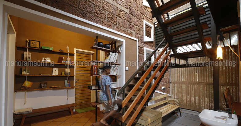 28-lakh-house-stair 28-lakh-house-stair