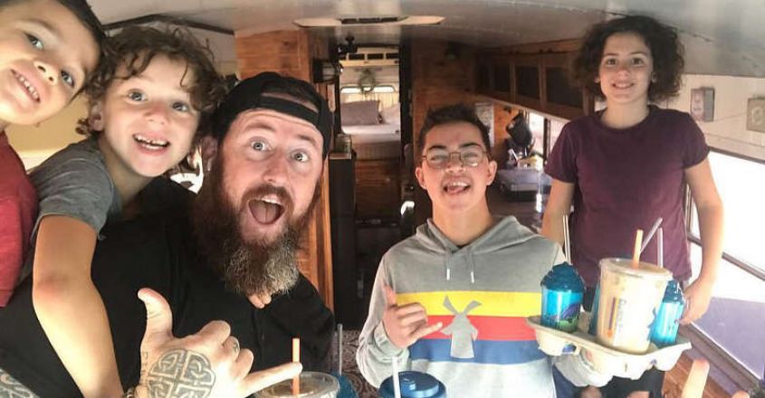 bus-house-family bus-house-family