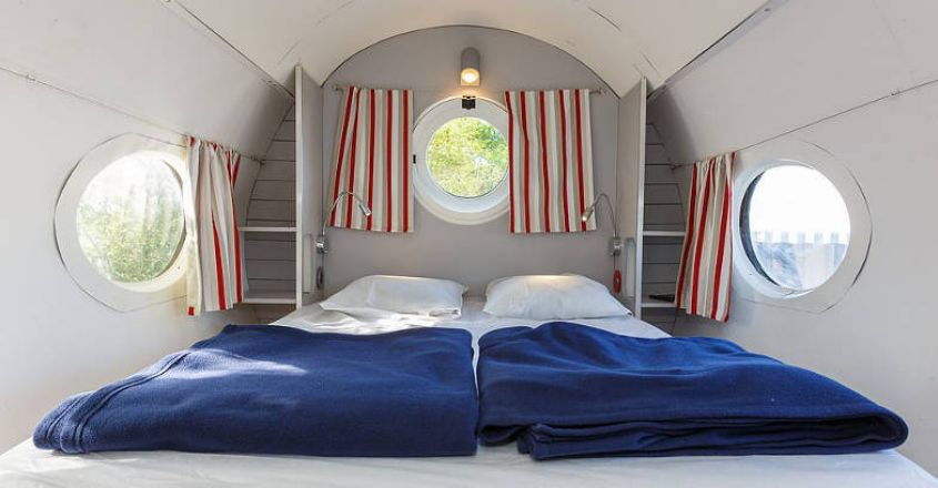 plane-hotel-deck plane-hotel-deck
