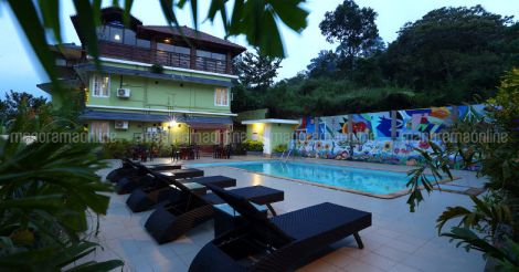 girasol-service-villa-pool