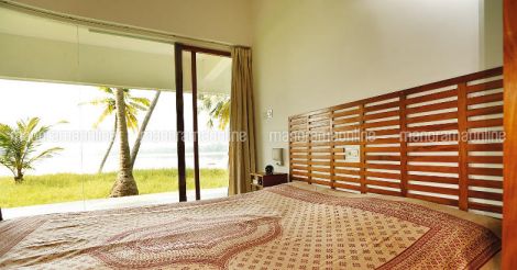 lake-facing-home-kochi-bedroom