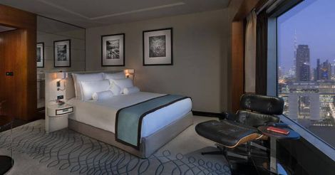 jumeirah-emirates-tower-deluxe-bedroom