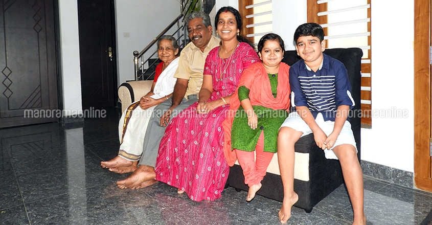 sooraj-thelakkad-family sooraj-thelakkad-family