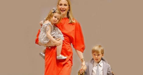 Kelly Rutherford with her kids