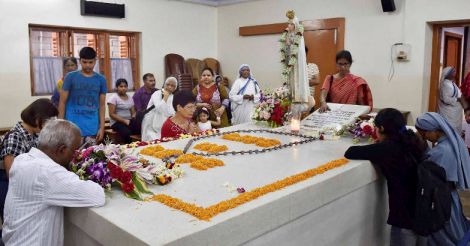 Mother-Teresa-tomb Mother-Teresa-tomb