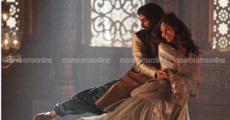 pranav-kalyani-marakkar-6 pranav-kalyani-marakkar-6