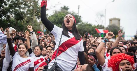 Peruvian football fans 