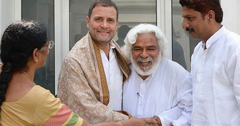 Rahul Gandhi meets Telugu balladeer Gaddar