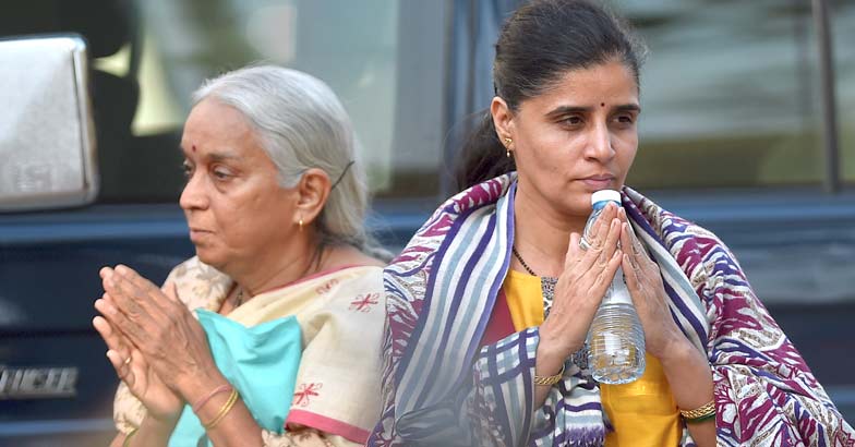 kulbhushan-family kulbhushan-family