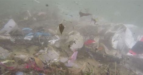 Plastic-in-Oceanbed