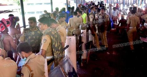 police-with-boots-entered-sannidhanam