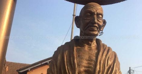 mahatma-gandhi-statue-vandalised