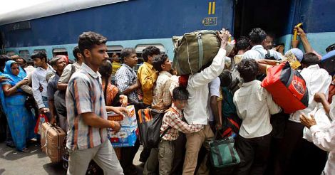 Train-Luggage-Baggage-India-Population