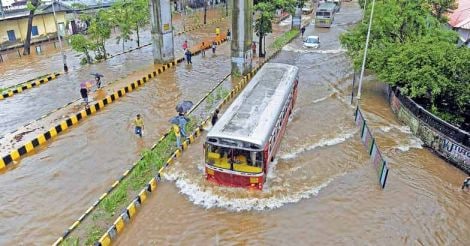 wadala-road-flood-and-bus