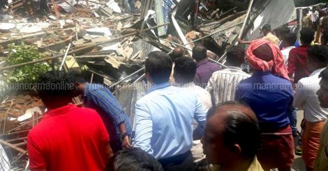 palakkad-building-collapsed
