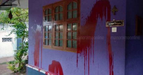 thalassery-house-red-paint