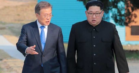 Kim Jong Un and Moon Jae-in 