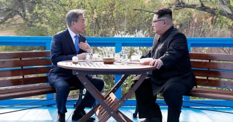 Kim Jong Un and Moon Jae-in 