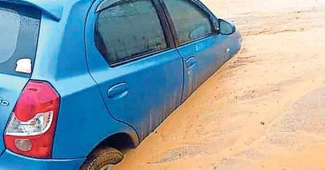 car-stuck-in-mud