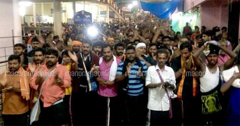 Sabarimala Pilgrims | Sannidhanam Protest