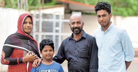 thajudheen-with-family