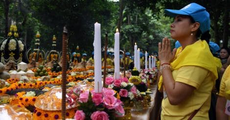 thailand-people-pray-near-decoration