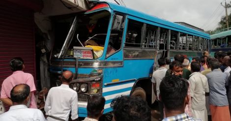 thrissur-bus-accident-1