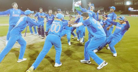 Indian-Cricket-Team-Trophy