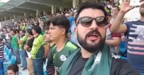 pakistan-fan-singing-indian-national-anthem