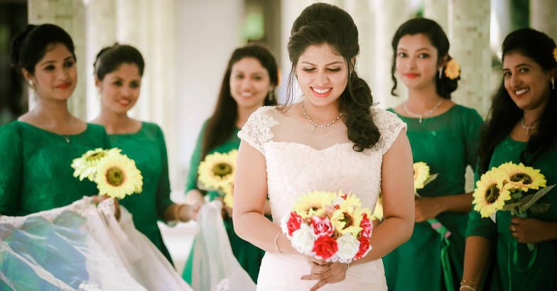 Bridesmaids dance with bride | Kerala Christian Wedding - YouTube