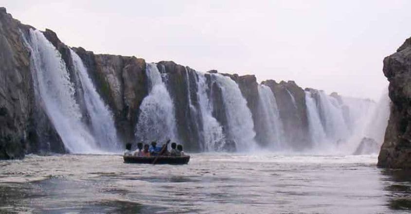2Hogenakkal_falls_-_view_from_Coracle