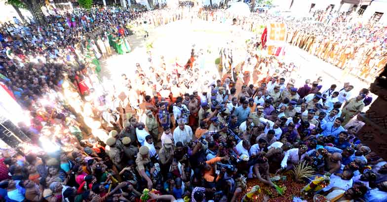 navaratri-crowd navaratri-crowd