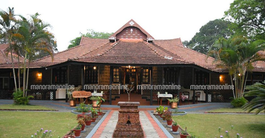 thekkady-lake-palace thekkady-lake-palace