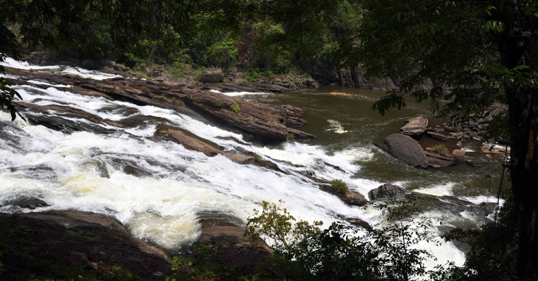വാഴച്ചാൽ-വെള്ളച്ചാട്ടം വാഴച്ചാൽ-വെള്ളച്ചാട്ടം